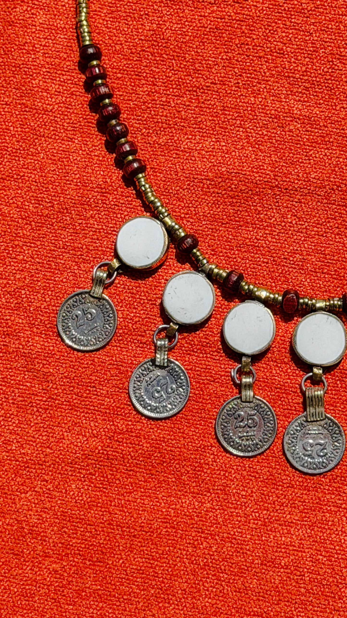 Beyaz Vintage Tribal Taşlı Kolye