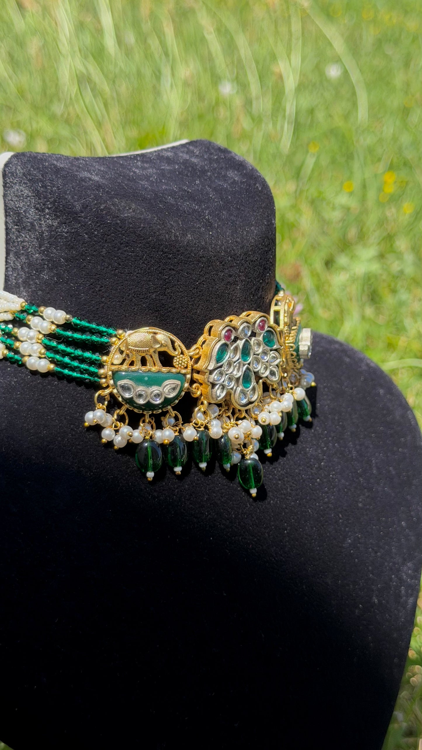 Fil Boncuklu Choker Kolye