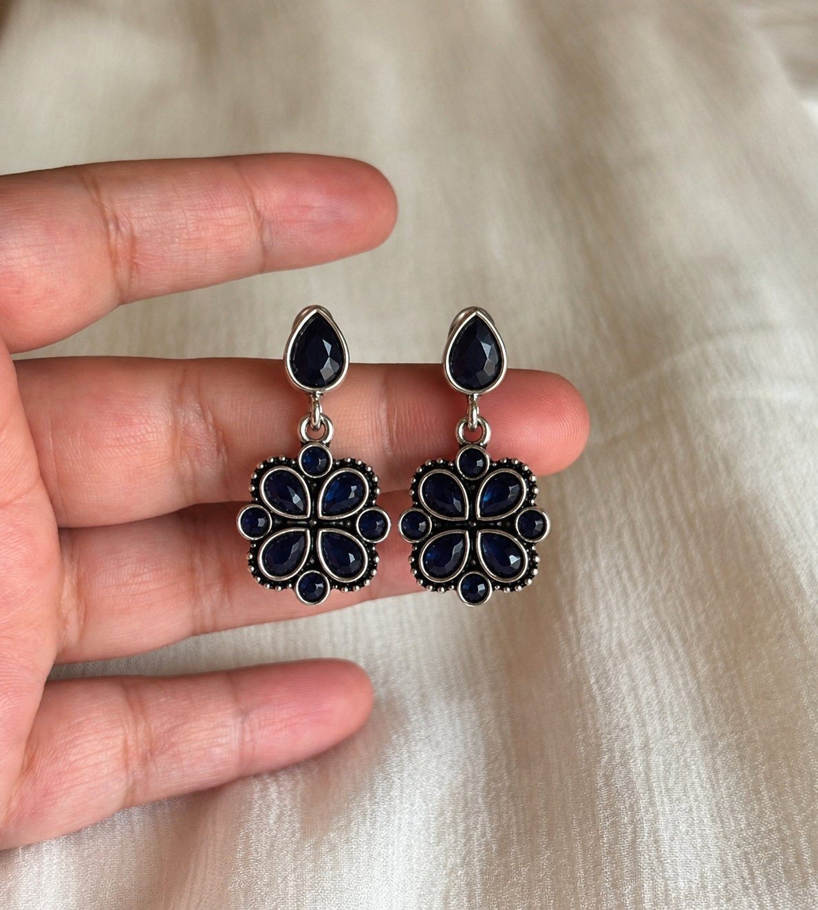 Daisy Blue Silver Earrings