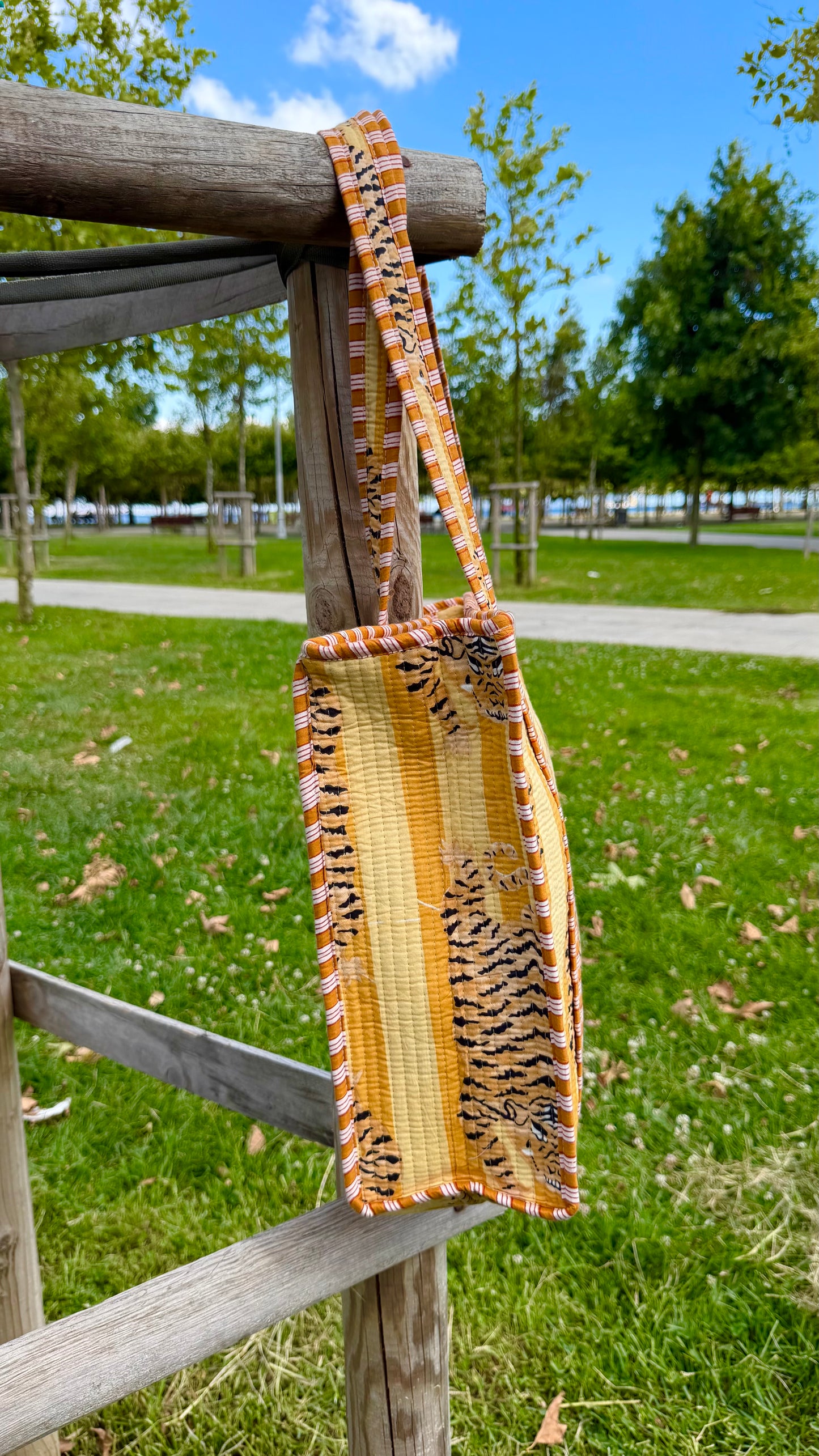 Kaplam Detaylı Tote Bag