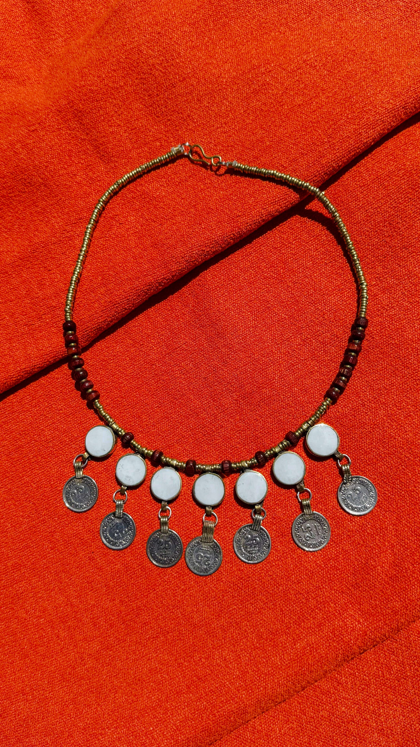 Beyaz Vintage Tribal Taşlı Kolye