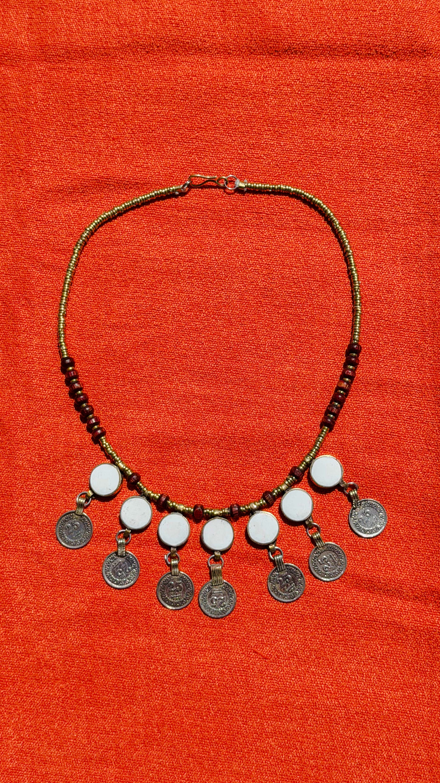 Beyaz Vintage Tribal Taşlı Kolye
