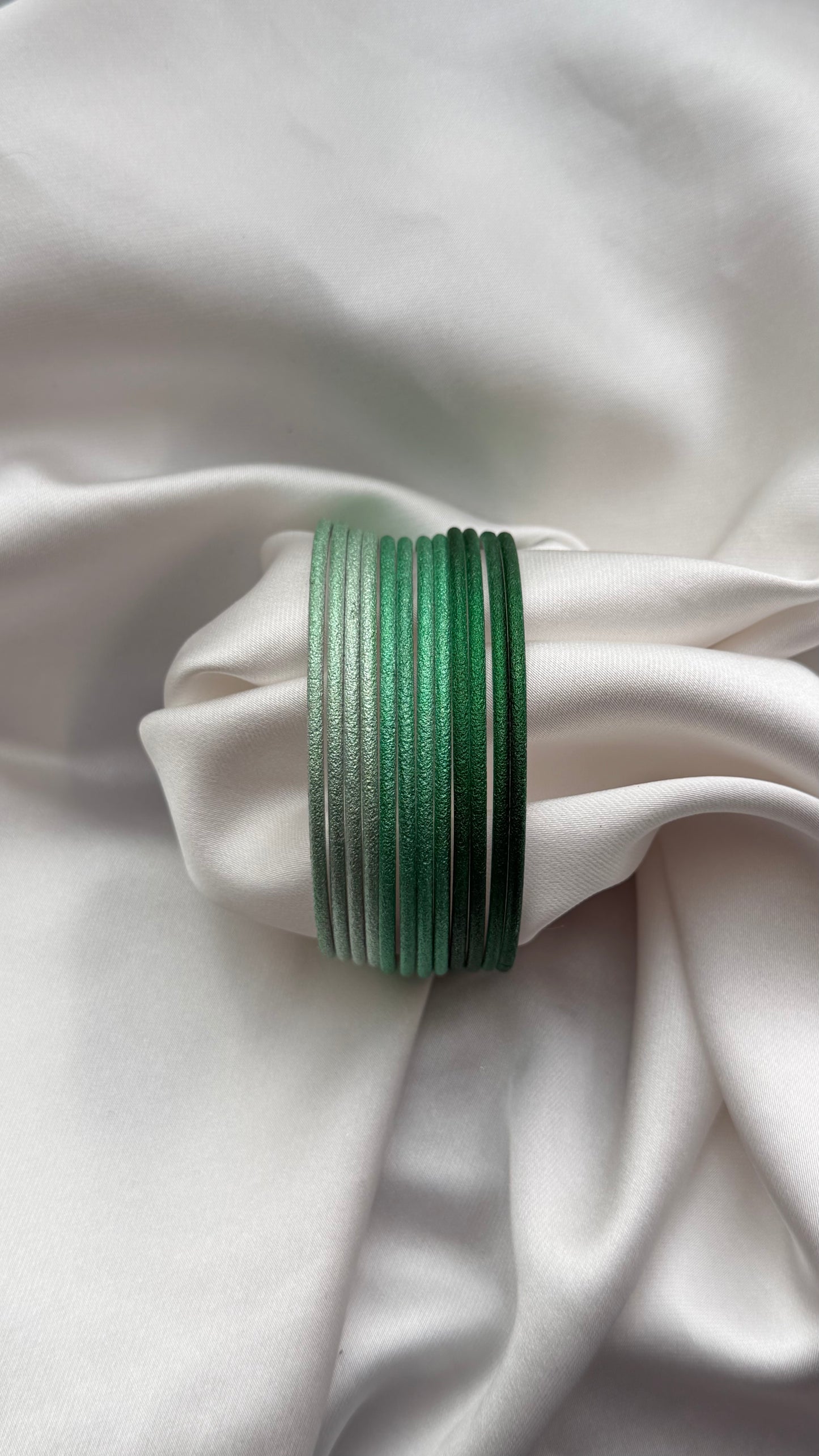 Glittered Green Hint Bilezikleri