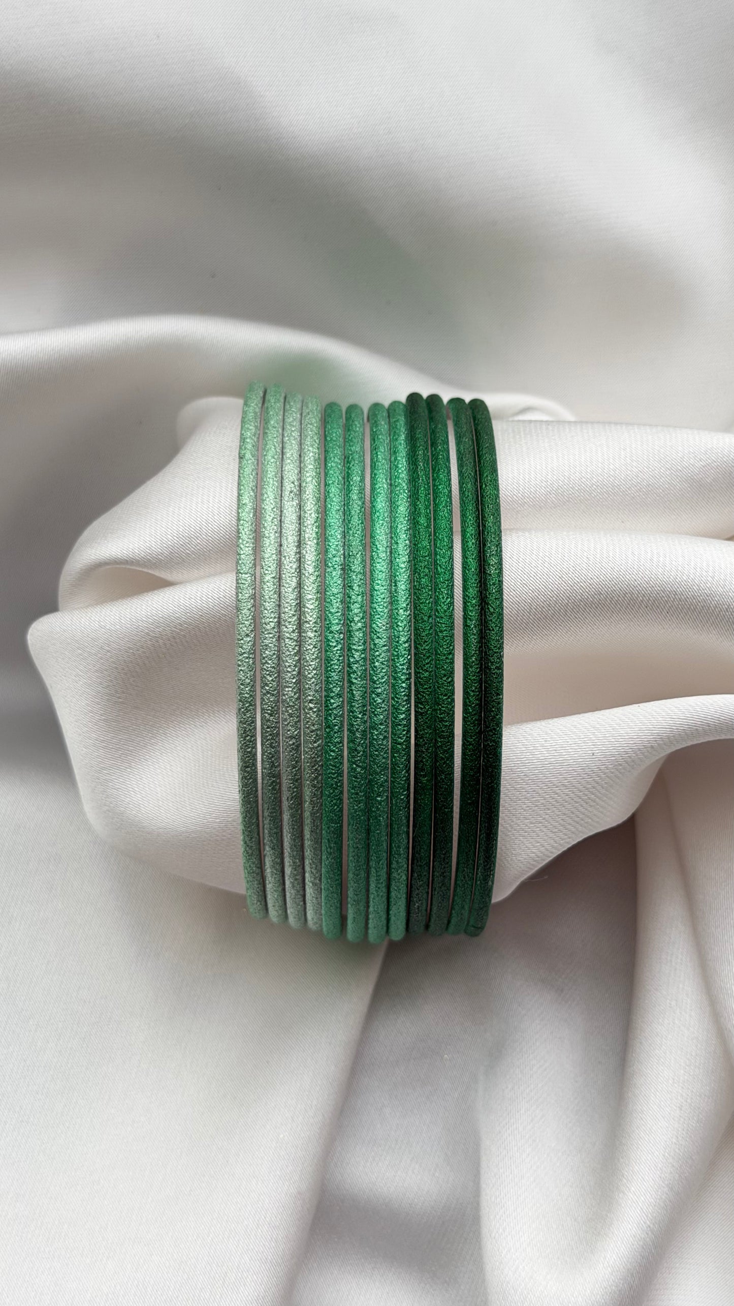 Glittered Green Hint Bilezikleri