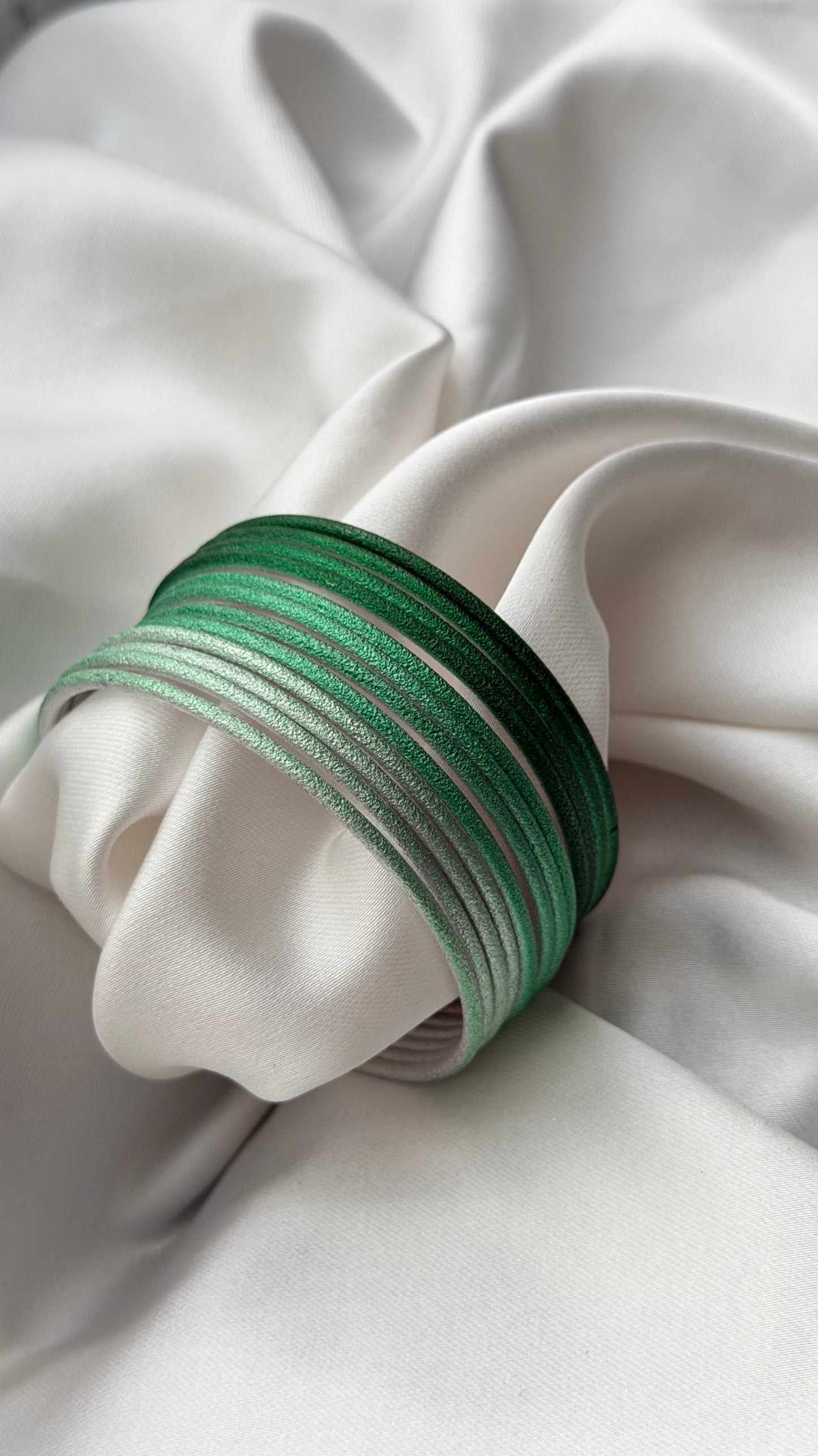 Glittered Green Hint Bilezikleri